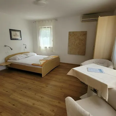Mirta Apartment Starigrad Paklenica