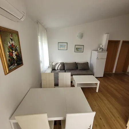Mirta Apartment